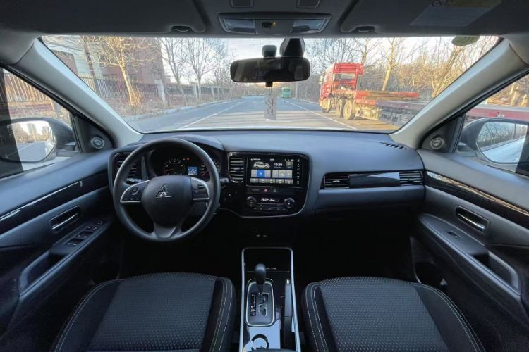 Used Mitsubishi Outlander 2021 Revised Version 2.0L Two-Wheel Drive Comfort Edition 5 Seats
