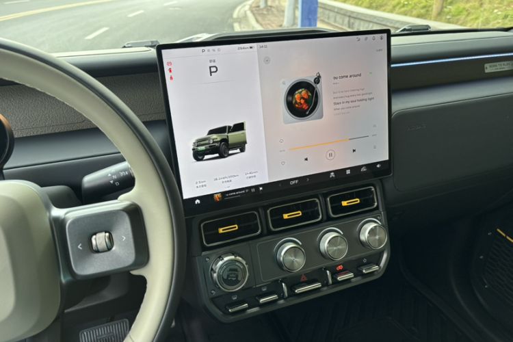 Used  V23 2025 401 Two-Wheel Drive Advanced Edition