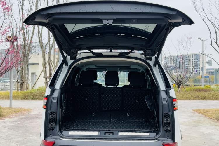 Used Land Rover Discovery 2018 3.0 SC V6 SE