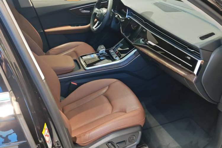 Used Audi Q7 2020 55 TFSI quattro S line sports model
