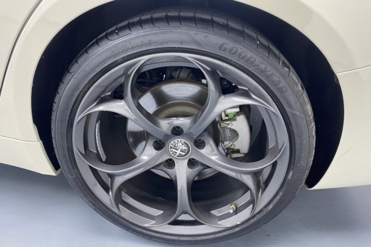 Used Alfa Romeo Giulia 2017 2.0T 280HP Luxury Edition
