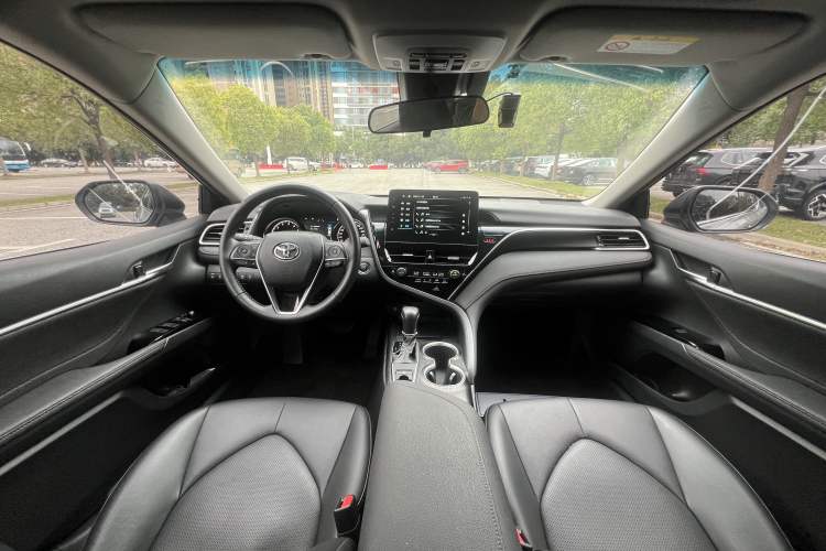 Used Toyota Camry 2021 2.0G Luxury Edition
