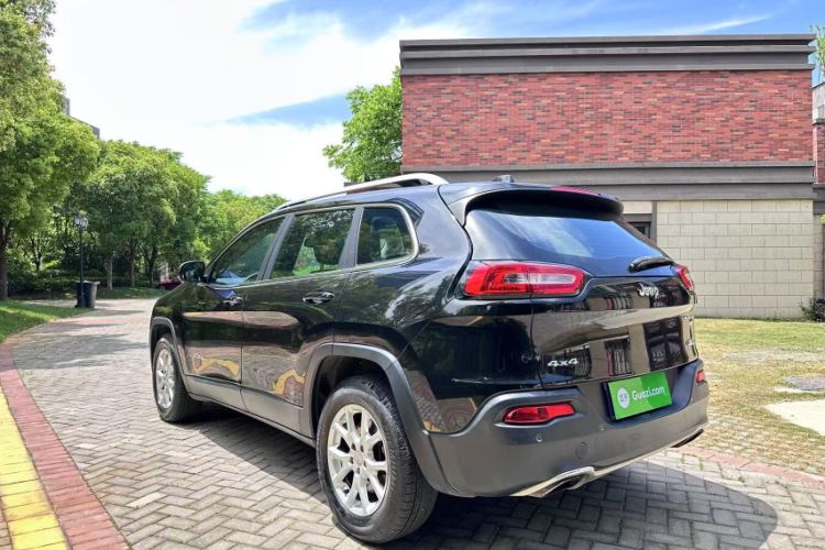 Used  Cherokee 2016 2.4L Professional Edition
