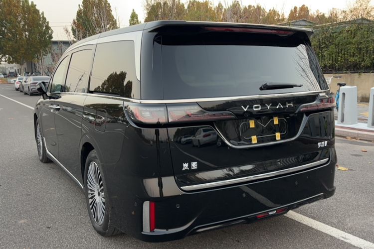 Used VOYAH Dream 2025 PHEV Four-Wheel-Drive Flagship Kunpeng Edition
