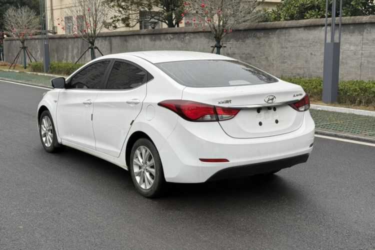 Used Hyundai Elantra (5th Generation / Langdong) 2016 1.6L Automatic Smart Version