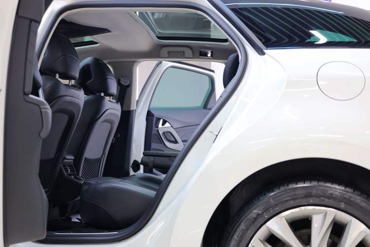 Used  5 2015 1.6T Luxury Edition THP160