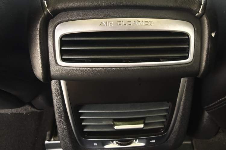 Used Geely Auto Emgrand X7 Sport 2018 1.8TD Automatic Two-Wheel Drive Smart 4G Connected Version
