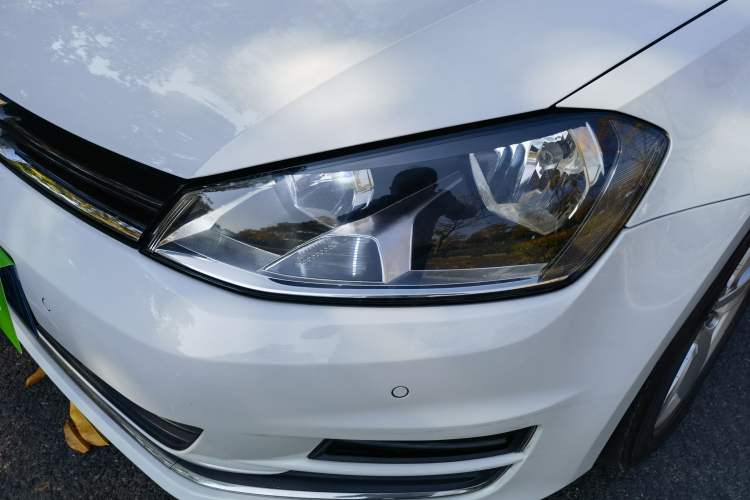 Used Volkswagen Golf 2017 1.6L Automatic Comfort Million-Vehicle Anniversary Edition
