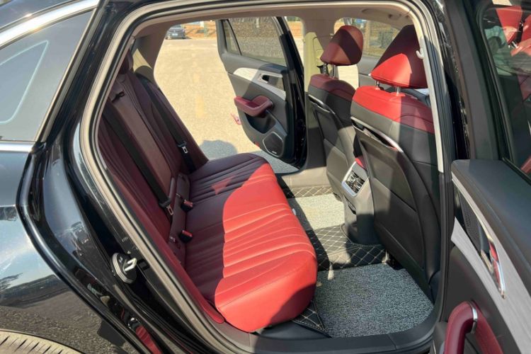 Used Hongqi H5 2025 2.0T Automatic Flag Edition – 500 000 Units Commemorative Version