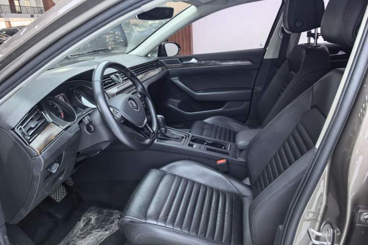 Used Volkswagen Magotan 2018 Facelift 330TSI DSG Luxury Model
