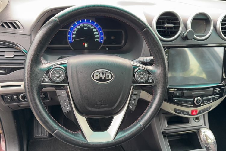 Used BYD S7 2015 2.0T Automatic Prestige Model