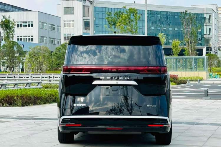 Used Denza D9 2022 DM-i 970 Four-Wheel Drive Prestige Model
