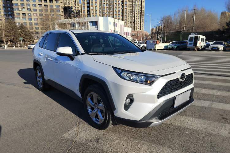 Used Toyota RAV4 2022 2.0L CVT Two-Wheel Drive Fashion Plus Edition
