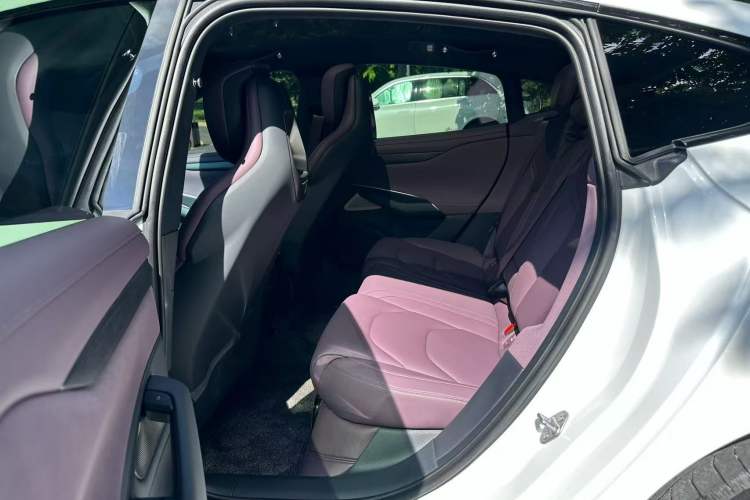 Used Xiaomi Auto SU7 2024 Four-Wheel Drive Ultra-Long Range Advanced Intelligent Driving Max Edition