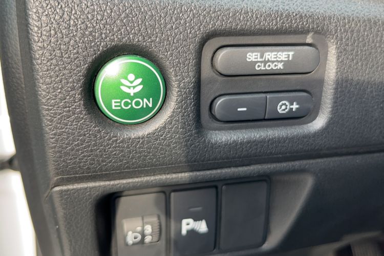 Used Honda Jade 2013 1.8L automatic Comfort version 5 seats
