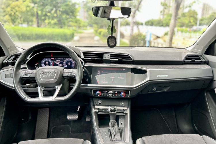 Used Audi Q3 2021 35 TFSI Fashion Dynamic Model
