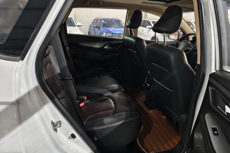 Used Baojun 560 2015 1.8L Manual Luxury Model