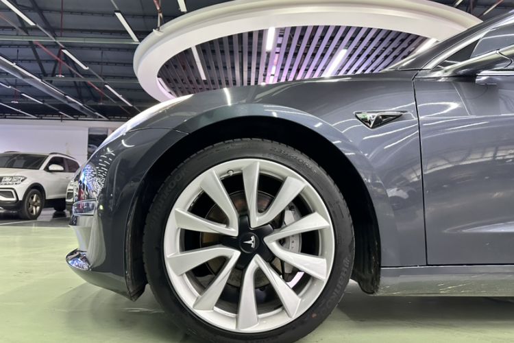 Used Tesla Model 3 2019 Long-Range All-Wheel-Drive Version
