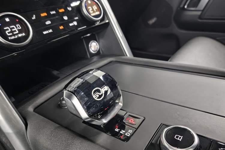 Used Land Rover Discovery 2024 360 PS S
