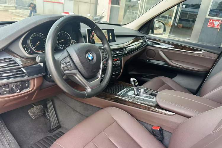 Used BMW X5 2015 xDrive28i
