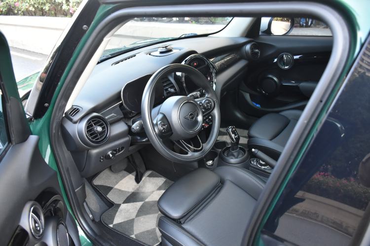 Used  MINI 2020 1.5T COOPER Classic Edition Five-Door Version
