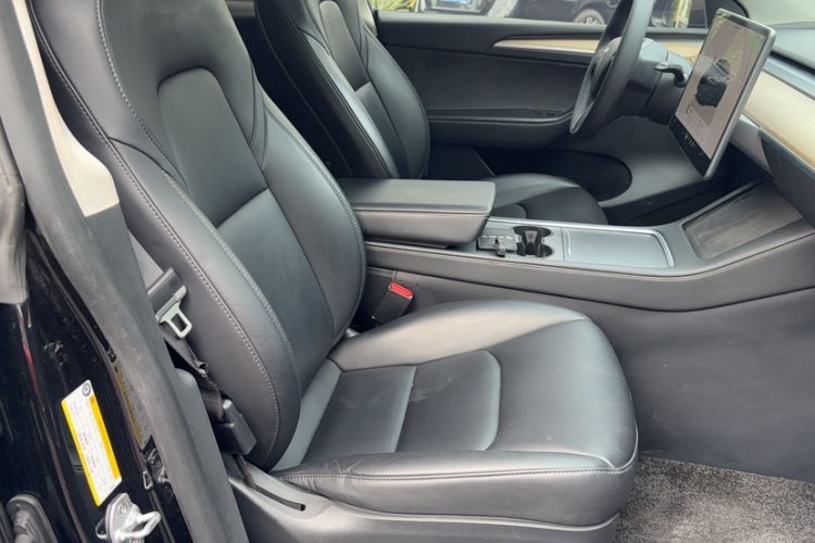 Used Tesla Model Y 2022 Long-Range All-Wheel-Drive Version
