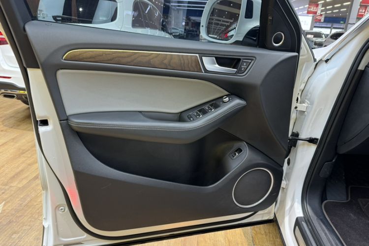 Used Audi Q5 2017 Plus 40 TFSI Comfort Model