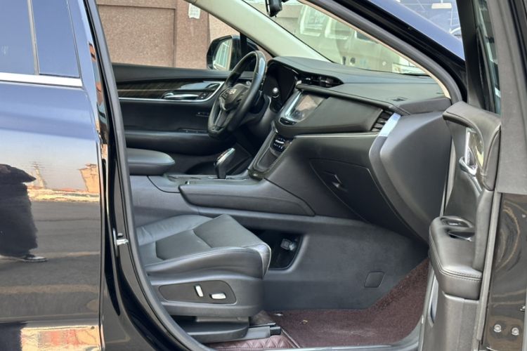 Used Cadillac XT5 2017 Anniversary Edition 25T Luxury Model
