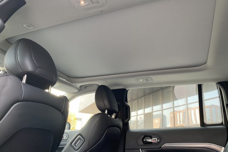 Used  Commander 2018 2.0T Four-Wheel Drive Smart Enjoyment Version China V Emission Standard
