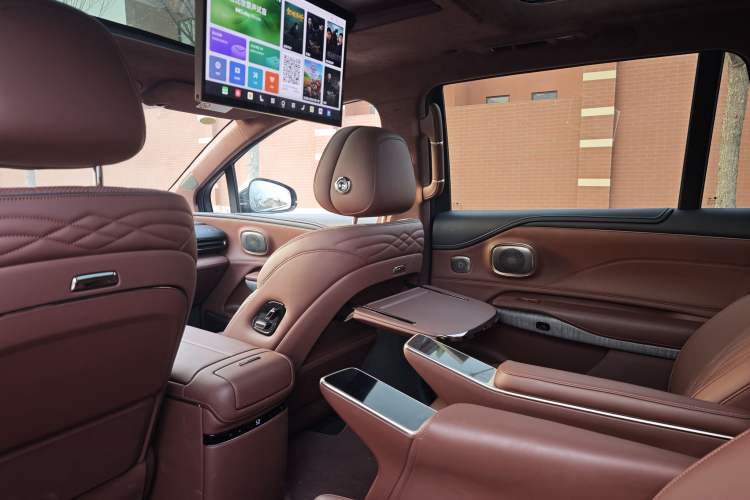 Used  HL 2025 700 Ultra Six-Seater All-Wheel-Drive LiDAR Version
