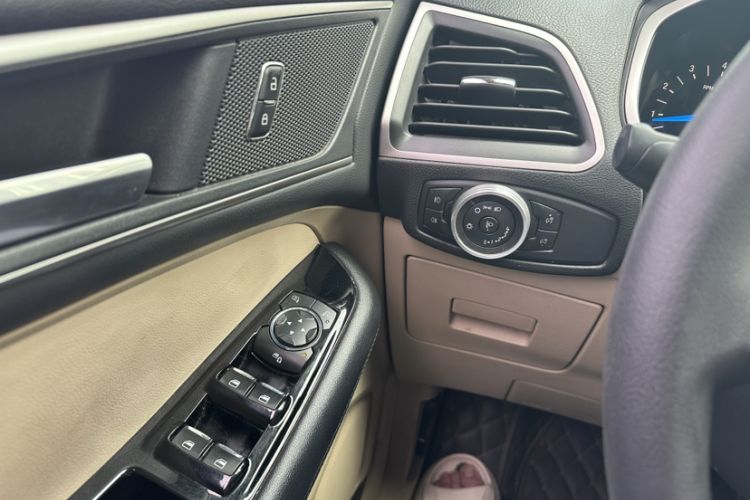 Used Ford Edge 2016 EcoBoost 245 Two-Wheel-Drive Titanium 5-Seater
