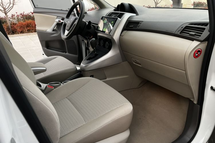 Used Toyota Verso 2015 180E CVT Crossover Edition
