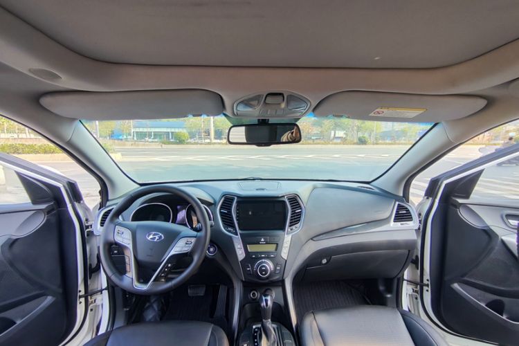 Used Hyundai Santa Fe 2013 2.4L Automatic Two-Wheel Drive Smart Version
