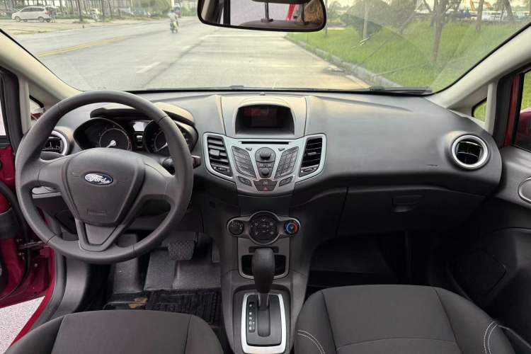 Used Ford Fiesta 2013 Hatchback 1.5L Automatic Fashion Edition
