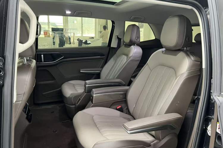 Used Volkswagen Viloran 2024 380TSI Luxury Edition