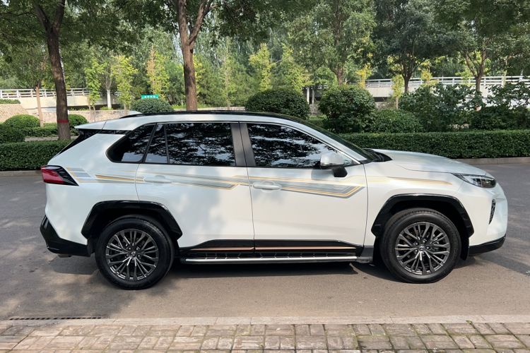 Used Toyota Wildlander 2024 2.0L CVT 4x4 Luxury PLUS Edition
