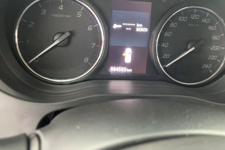 Used Mitsubishi Outlander 2019 2.4L 4x4 Zhi Xiang Edition 5 Seats China V Emission Standard
