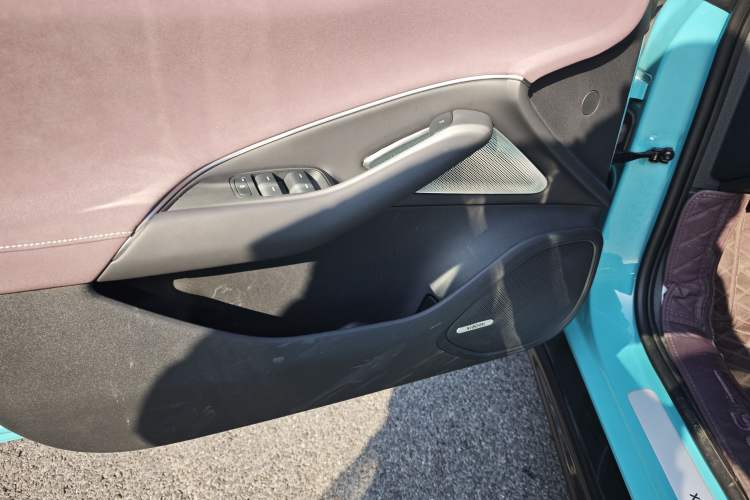 Used  SU7 2024 Rear-Drive Ultra-Long Range Advanced Pro-Level Intelligent Driving Version
