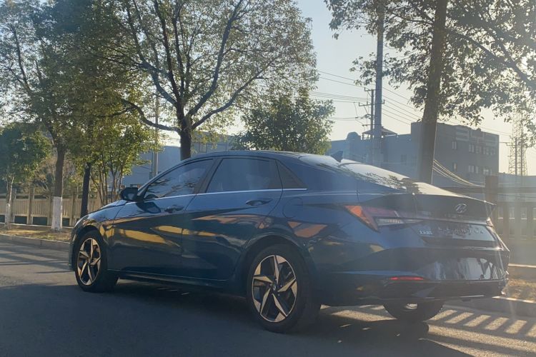 Used Hyundai Elantra 2021 1.5L CVT LUX Prestige Edition
