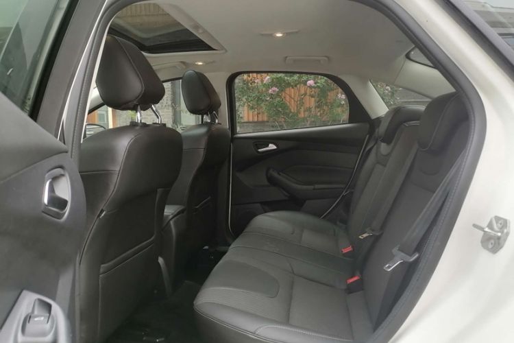 Used Ford Focus 2012 Sedan 1.6L Automatic Fashion Edition
