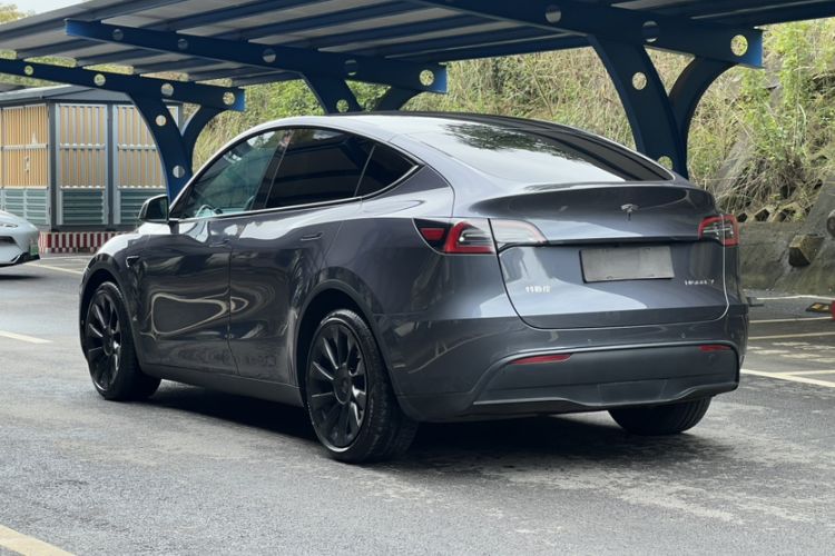 Used Tesla Model Y 2021 Long-Range All-Wheel-Drive Version
