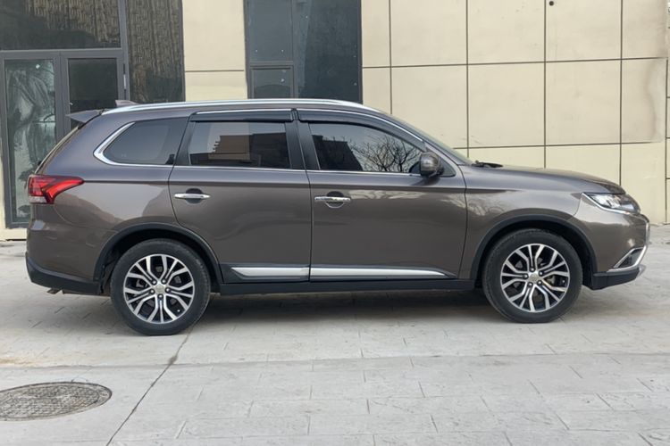 Used Mitsubishi Outlander 2018 2.4L 4x4 Elite Edition 5 Seats
