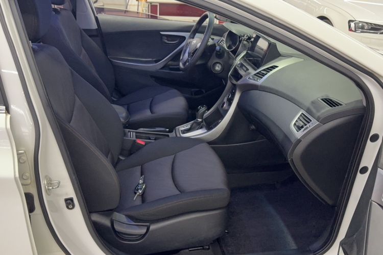 Used Hyundai Elantra 2015 1.6L Automatic Fashion Model
