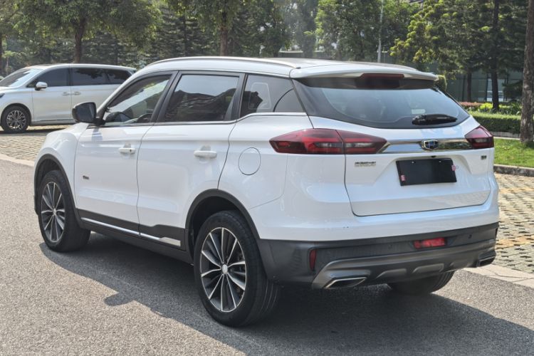 Used Geely Auto Emgrand X7 Sport 2018 1.8TD Automatic Two-Wheel Drive ZhiZun Model with 4G Connectivity
