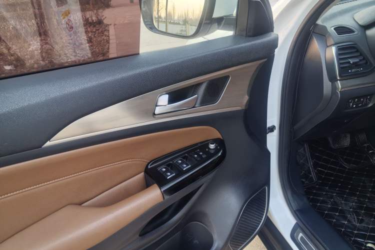 Used Changan CS95 2017 2.0T Two-Wheel Drive Zhitu Edition
