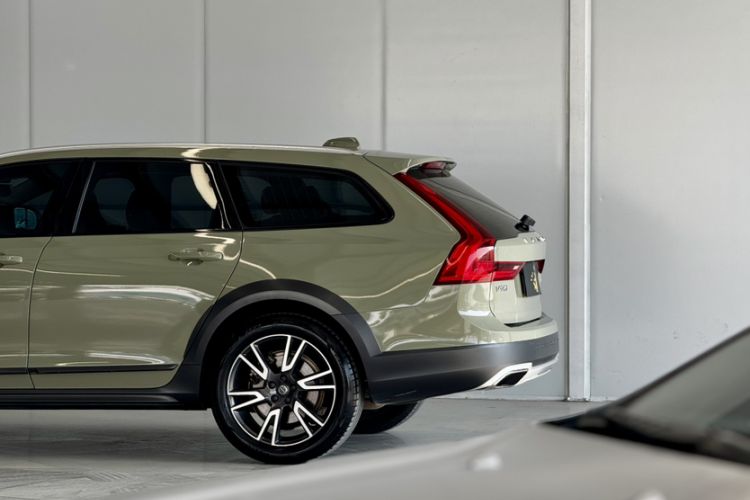 Used Volvo V90 2017 Cross Country T5 AWD Prestige Edition
