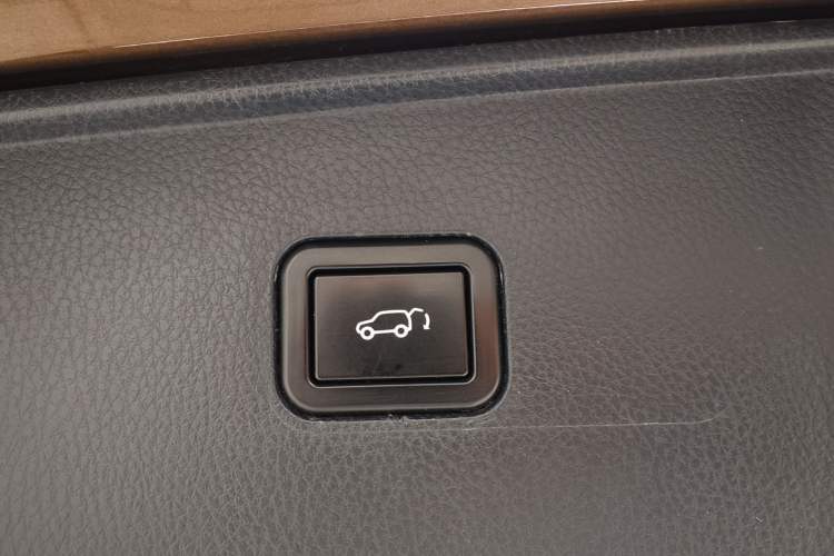 Used Changan CS95 2017 2.0T Four-Wheel Drive SmartDrive Edition
