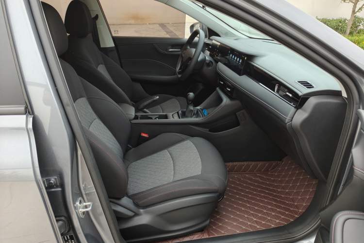 Used Roewe i5 2023 1.5L Manual Comfort Edition
