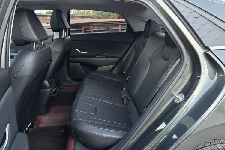 Used Hyundai Elantra 2023 1.5L CVT LUX Prestige Edition
