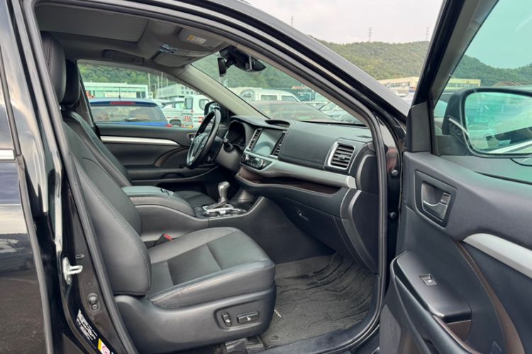 Used Toyota Highlander 2018 2.0T Four-Wheel Drive Prestige Version 7 Seats China VI Standard
